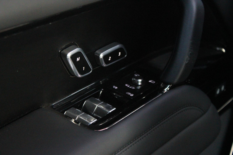 Land Rover Range Rover 4.4 V8 P530 SV LWB AWD AUTOMAAT | PANORAMISCH SCHUIF/KANTEL DAK | MEESTURENDE ACHTERAS | ELEKTRISCH WEGKLAPBARE TREKHAAK | SV INTERIEUR FIRST CLASS CABIN PACK (TWEE VOLLEDIG VERTELBARE ACHTERSTOELEN MET SCHERMEN EN KOELKAST) (RSE) | 23" OBLIVN VELGEN | LUCHTVERING | MASSAGE FUNCTIE OP ALLE STOELEN INCL. VERWARMING EN KOELING | VOORRUIT/STUUR VERWARMING | PRIVACY GLASS | LEDEREN BEKLEDING SEMI ANILINE/EBONY | ADAPTIVE CRUISE CONTROL | ALLE STOELEN ELEKTRISCH VERSTELBAAR 24 VOUDIG | 360° CAMERA | HEMELBEKLEDING LEDER EBONY | DODEHOEK DETECTIE | HEAD UP DISPLAY | SOFT CLO