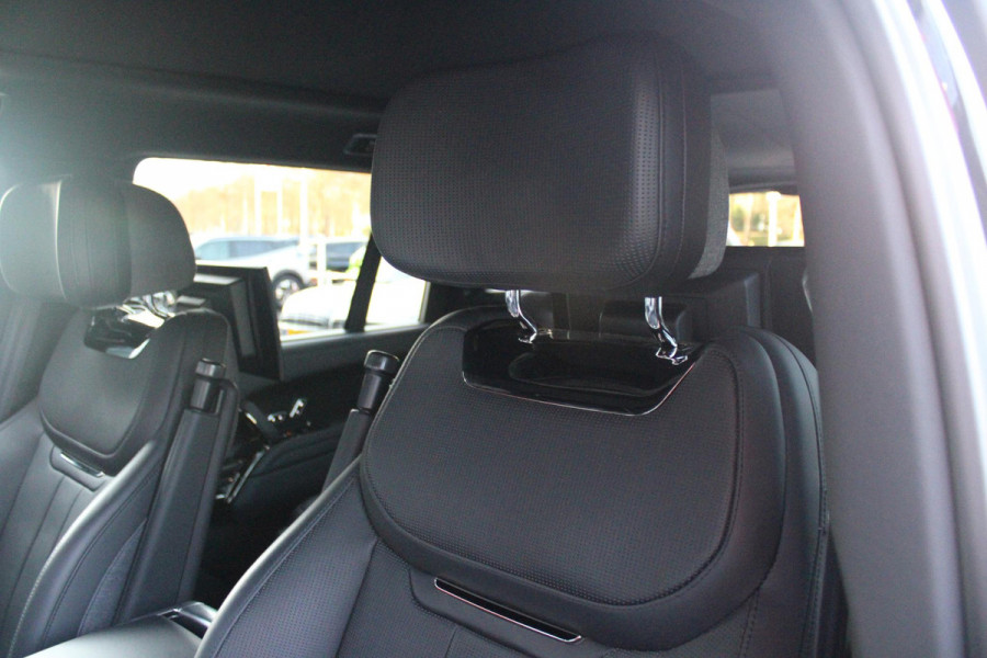 Land Rover Range Rover 4.4 V8 P530 SV LWB AWD AUTOMAAT | PANORAMISCH SCHUIF/KANTEL DAK | MEESTURENDE ACHTERAS | ELEKTRISCH WEGKLAPBARE TREKHAAK | SV INTERIEUR FIRST CLASS CABIN PACK (TWEE VOLLEDIG VERTELBARE ACHTERSTOELEN MET SCHERMEN EN KOELKAST) (RSE) | 23" OBLIVN VELGEN | LUCHTVERING | MASSAGE FUNCTIE OP ALLE STOELEN INCL. VERWARMING EN KOELING | VOORRUIT/STUUR VERWARMING | PRIVACY GLASS | LEDEREN BEKLEDING SEMI ANILINE/EBONY | ADAPTIVE CRUISE CONTROL | ALLE STOELEN ELEKTRISCH VERSTELBAAR 24 VOUDIG | 360° CAMERA | HEMELBEKLEDING LEDER EBONY | DODEHOEK DETECTIE | HEAD UP DISPLAY | SOFT CLO