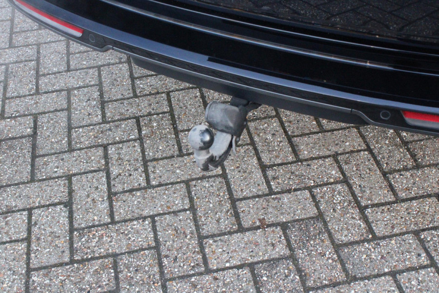 Land Rover Range Rover 4.4 V8 P530 SV LWB AWD AUTOMAAT | PANORAMISCH SCHUIF/KANTEL DAK | MEESTURENDE ACHTERAS | ELEKTRISCH WEGKLAPBARE TREKHAAK | SV INTERIEUR FIRST CLASS CABIN PACK (TWEE VOLLEDIG VERTELBARE ACHTERSTOELEN MET SCHERMEN EN KOELKAST) (RSE) | 23" OBLIVN VELGEN | LUCHTVERING | MASSAGE FUNCTIE OP ALLE STOELEN INCL. VERWARMING EN KOELING | VOORRUIT/STUUR VERWARMING | PRIVACY GLASS | LEDEREN BEKLEDING SEMI ANILINE/EBONY | ADAPTIVE CRUISE CONTROL | ALLE STOELEN ELEKTRISCH VERSTELBAAR 24 VOUDIG | 360° CAMERA | HEMELBEKLEDING LEDER EBONY | DODEHOEK DETECTIE | HEAD UP DISPLAY | SOFT CLO