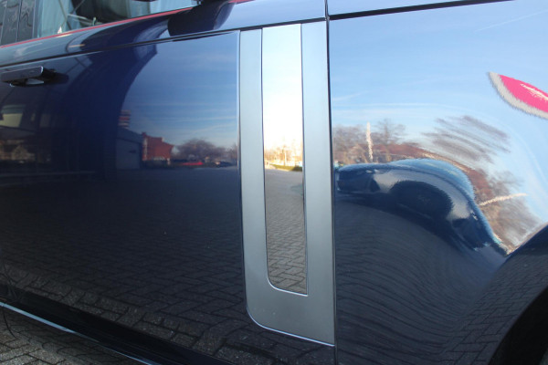 Land Rover Range Rover 4.4 V8 P530 SV LWB AWD AUTOMAAT | PANORAMISCH SCHUIF/KANTEL DAK | MEESTURENDE ACHTERAS | ELEKTRISCH WEGKLAPBARE TREKHAAK | SV INTERIEUR FIRST CLASS CABIN PACK (TWEE VOLLEDIG VERTELBARE ACHTERSTOELEN MET SCHERMEN EN KOELKAST) (RSE) | 23" OBLIVN VELGEN | LUCHTVERING | MASSAGE FUNCTIE OP ALLE STOELEN INCL. VERWARMING EN KOELING | VOORRUIT/STUUR VERWARMING | PRIVACY GLASS | LEDEREN BEKLEDING SEMI ANILINE/EBONY | ADAPTIVE CRUISE CONTROL | ALLE STOELEN ELEKTRISCH VERSTELBAAR 24 VOUDIG | 360° CAMERA | HEMELBEKLEDING LEDER EBONY | DODEHOEK DETECTIE | HEAD UP DISPLAY | SOFT CLO
