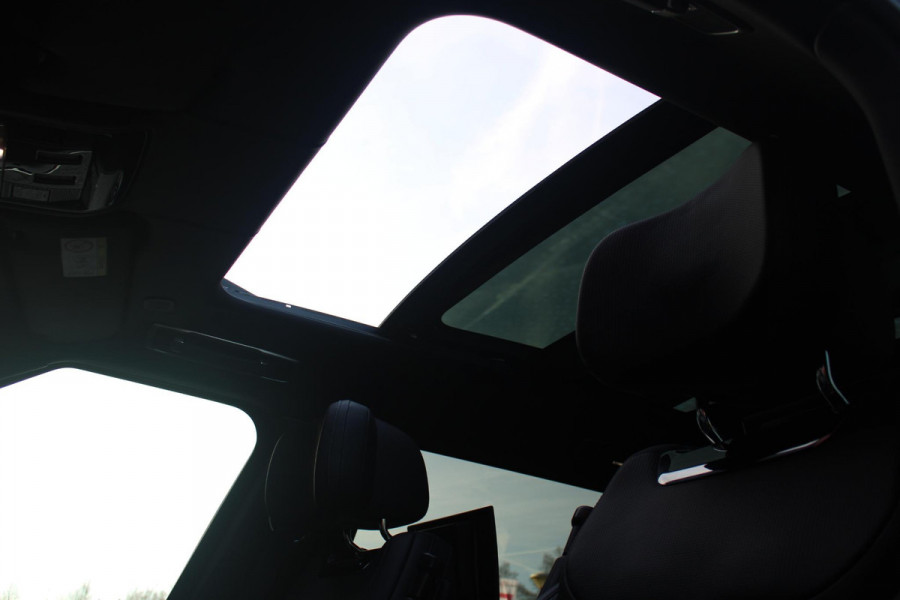 Land Rover Range Rover 4.4 V8 P530 SV LWB AWD AUTOMAAT | PANORAMISCH SCHUIF/KANTEL DAK | MEESTURENDE ACHTERAS | ELEKTRISCH WEGKLAPBARE TREKHAAK | SV INTERIEUR FIRST CLASS CABIN PACK (TWEE VOLLEDIG VERTELBARE ACHTERSTOELEN MET SCHERMEN EN KOELKAST) (RSE) | 23" OBLIVN VELGEN | LUCHTVERING | MASSAGE FUNCTIE OP ALLE STOELEN INCL. VERWARMING EN KOELING | VOORRUIT/STUUR VERWARMING | PRIVACY GLASS | LEDEREN BEKLEDING SEMI ANILINE/EBONY | ADAPTIVE CRUISE CONTROL | ALLE STOELEN ELEKTRISCH VERSTELBAAR 24 VOUDIG | 360° CAMERA | HEMELBEKLEDING LEDER EBONY | DODEHOEK DETECTIE | HEAD UP DISPLAY | SOFT CLO