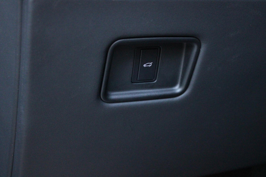 Land Rover Range Rover 4.4 V8 P530 SV LWB AWD AUTOMAAT | PANORAMISCH SCHUIF/KANTEL DAK | MEESTURENDE ACHTERAS | ELEKTRISCH WEGKLAPBARE TREKHAAK | SV INTERIEUR FIRST CLASS CABIN PACK (TWEE VOLLEDIG VERTELBARE ACHTERSTOELEN MET SCHERMEN EN KOELKAST) (RSE) | 23" OBLIVN VELGEN | LUCHTVERING | MASSAGE FUNCTIE OP ALLE STOELEN INCL. VERWARMING EN KOELING | VOORRUIT/STUUR VERWARMING | PRIVACY GLASS | LEDEREN BEKLEDING SEMI ANILINE/EBONY | ADAPTIVE CRUISE CONTROL | ALLE STOELEN ELEKTRISCH VERSTELBAAR 24 VOUDIG | 360° CAMERA | HEMELBEKLEDING LEDER EBONY | DODEHOEK DETECTIE | HEAD UP DISPLAY | SOFT CLO