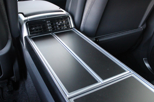 Land Rover Range Rover 4.4 V8 P530 SV LWB AWD AUTOMAAT | PANORAMISCH SCHUIF/KANTEL DAK | MEESTURENDE ACHTERAS | ELEKTRISCH WEGKLAPBARE TREKHAAK | SV INTERIEUR FIRST CLASS CABIN PACK (TWEE VOLLEDIG VERTELBARE ACHTERSTOELEN MET SCHERMEN EN KOELKAST) (RSE) | 23" OBLIVN VELGEN | LUCHTVERING | MASSAGE FUNCTIE OP ALLE STOELEN INCL. VERWARMING EN KOELING | VOORRUIT/STUUR VERWARMING | PRIVACY GLASS | LEDEREN BEKLEDING SEMI ANILINE/EBONY | ADAPTIVE CRUISE CONTROL | ALLE STOELEN ELEKTRISCH VERSTELBAAR 24 VOUDIG | 360° CAMERA | HEMELBEKLEDING LEDER EBONY | DODEHOEK DETECTIE | HEAD UP DISPLAY | SOFT CLO