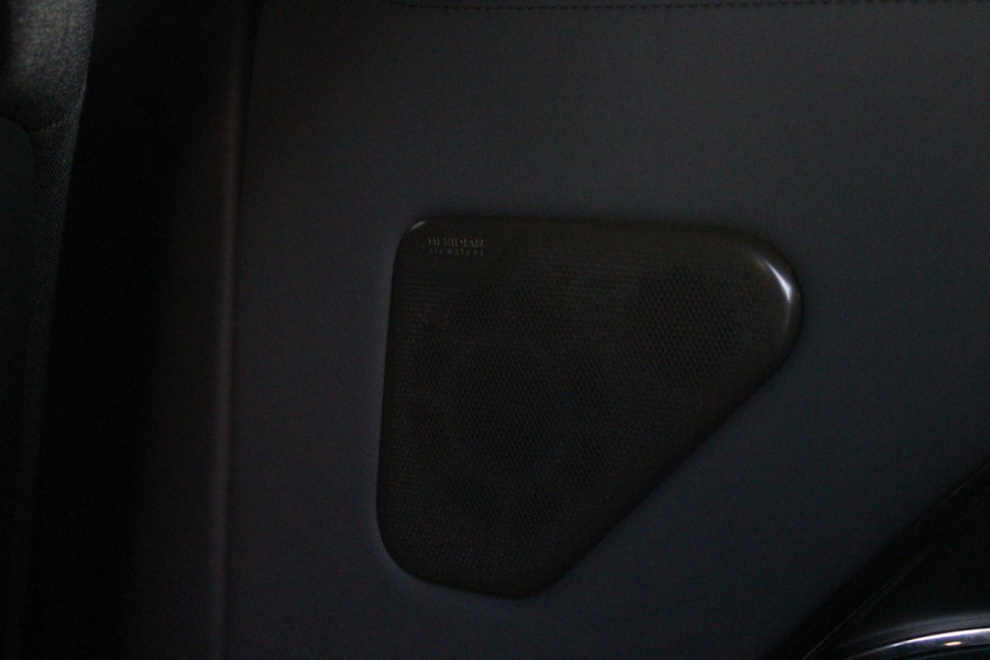 Land Rover Range Rover 4.4 V8 P530 SV LWB AWD AUTOMAAT | PANORAMISCH SCHUIF/KANTEL DAK | MEESTURENDE ACHTERAS | ELEKTRISCH WEGKLAPBARE TREKHAAK | SV INTERIEUR FIRST CLASS CABIN PACK (TWEE VOLLEDIG VERTELBARE ACHTERSTOELEN MET SCHERMEN EN KOELKAST) (RSE) | 23" OBLIVN VELGEN | LUCHTVERING | MASSAGE FUNCTIE OP ALLE STOELEN INCL. VERWARMING EN KOELING | VOORRUIT/STUUR VERWARMING | PRIVACY GLASS | LEDEREN BEKLEDING SEMI ANILINE/EBONY | ADAPTIVE CRUISE CONTROL | ALLE STOELEN ELEKTRISCH VERSTELBAAR 24 VOUDIG | 360° CAMERA | HEMELBEKLEDING LEDER EBONY | DODEHOEK DETECTIE | HEAD UP DISPLAY | SOFT CLO