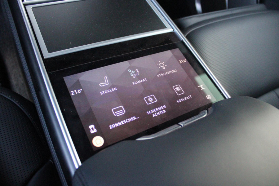 Land Rover Range Rover 4.4 V8 P530 SV LWB AWD AUTOMAAT | PANORAMISCH SCHUIF/KANTEL DAK | MEESTURENDE ACHTERAS | ELEKTRISCH WEGKLAPBARE TREKHAAK | SV INTERIEUR FIRST CLASS CABIN PACK (TWEE VOLLEDIG VERTELBARE ACHTERSTOELEN MET SCHERMEN EN KOELKAST) (RSE) | 23" OBLIVN VELGEN | LUCHTVERING | MASSAGE FUNCTIE OP ALLE STOELEN INCL. VERWARMING EN KOELING | VOORRUIT/STUUR VERWARMING | PRIVACY GLASS | LEDEREN BEKLEDING SEMI ANILINE/EBONY | ADAPTIVE CRUISE CONTROL | ALLE STOELEN ELEKTRISCH VERSTELBAAR 24 VOUDIG | 360° CAMERA | HEMELBEKLEDING LEDER EBONY | DODEHOEK DETECTIE | HEAD UP DISPLAY | SOFT CLO