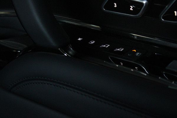 Land Rover Range Rover 4.4 V8 P530 SV LWB AWD AUTOMAAT | PANORAMISCH SCHUIF/KANTEL DAK | MEESTURENDE ACHTERAS | ELEKTRISCH WEGKLAPBARE TREKHAAK | SV INTERIEUR FIRST CLASS CABIN PACK (TWEE VOLLEDIG VERTELBARE ACHTERSTOELEN MET SCHERMEN EN KOELKAST) (RSE) | 23" OBLIVN VELGEN | LUCHTVERING | MASSAGE FUNCTIE OP ALLE STOELEN INCL. VERWARMING EN KOELING | VOORRUIT/STUUR VERWARMING | PRIVACY GLASS | LEDEREN BEKLEDING SEMI ANILINE/EBONY | ADAPTIVE CRUISE CONTROL | ALLE STOELEN ELEKTRISCH VERSTELBAAR 24 VOUDIG | 360° CAMERA | HEMELBEKLEDING LEDER EBONY | DODEHOEK DETECTIE | HEAD UP DISPLAY | SOFT CLO