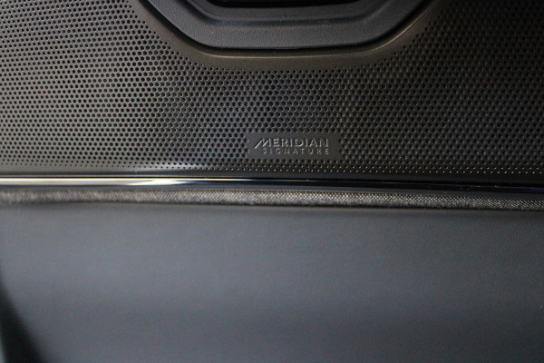 Land Rover Range Rover 4.4 V8 P530 SV LWB AWD AUTOMAAT | PANORAMISCH SCHUIF/KANTEL DAK | MEESTURENDE ACHTERAS | ELEKTRISCH WEGKLAPBARE TREKHAAK | SV INTERIEUR FIRST CLASS CABIN PACK (TWEE VOLLEDIG VERTELBARE ACHTERSTOELEN MET SCHERMEN EN KOELKAST) (RSE) | 23" OBLIVN VELGEN | LUCHTVERING | MASSAGE FUNCTIE OP ALLE STOELEN INCL. VERWARMING EN KOELING | VOORRUIT/STUUR VERWARMING | PRIVACY GLASS | LEDEREN BEKLEDING SEMI ANILINE/EBONY | ADAPTIVE CRUISE CONTROL | ALLE STOELEN ELEKTRISCH VERSTELBAAR 24 VOUDIG | 360° CAMERA | HEMELBEKLEDING LEDER EBONY | DODEHOEK DETECTIE | HEAD UP DISPLAY | SOFT CLO