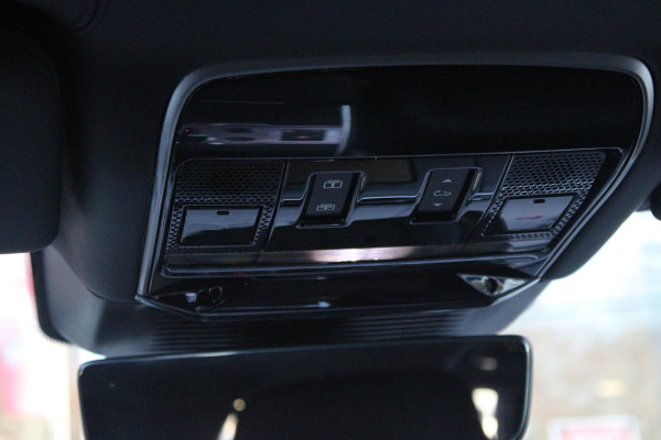 Land Rover Range Rover 4.4 V8 P530 SV LWB AWD AUTOMAAT | PANORAMISCH SCHUIF/KANTEL DAK | MEESTURENDE ACHTERAS | ELEKTRISCH WEGKLAPBARE TREKHAAK | SV INTERIEUR FIRST CLASS CABIN PACK (TWEE VOLLEDIG VERTELBARE ACHTERSTOELEN MET SCHERMEN EN KOELKAST) (RSE) | 23" OBLIVN VELGEN | LUCHTVERING | MASSAGE FUNCTIE OP ALLE STOELEN INCL. VERWARMING EN KOELING | VOORRUIT/STUUR VERWARMING | PRIVACY GLASS | LEDEREN BEKLEDING SEMI ANILINE/EBONY | ADAPTIVE CRUISE CONTROL | ALLE STOELEN ELEKTRISCH VERSTELBAAR 24 VOUDIG | 360° CAMERA | HEMELBEKLEDING LEDER EBONY | DODEHOEK DETECTIE | HEAD UP DISPLAY | SOFT CLO