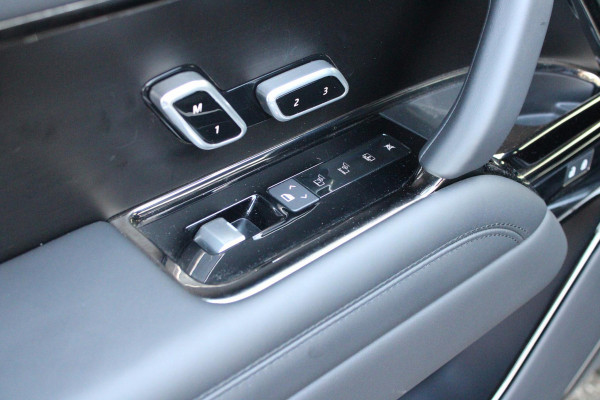 Land Rover Range Rover 4.4 V8 P530 SV LWB AWD AUTOMAAT | PANORAMISCH SCHUIF/KANTEL DAK | MEESTURENDE ACHTERAS | ELEKTRISCH WEGKLAPBARE TREKHAAK | SV INTERIEUR FIRST CLASS CABIN PACK (TWEE VOLLEDIG VERTELBARE ACHTERSTOELEN MET SCHERMEN EN KOELKAST) (RSE) | 23" OBLIVN VELGEN | LUCHTVERING | MASSAGE FUNCTIE OP ALLE STOELEN INCL. VERWARMING EN KOELING | VOORRUIT/STUUR VERWARMING | PRIVACY GLASS | LEDEREN BEKLEDING SEMI ANILINE/EBONY | ADAPTIVE CRUISE CONTROL | ALLE STOELEN ELEKTRISCH VERSTELBAAR 24 VOUDIG | 360° CAMERA | HEMELBEKLEDING LEDER EBONY | DODEHOEK DETECTIE | HEAD UP DISPLAY | SOFT CLO