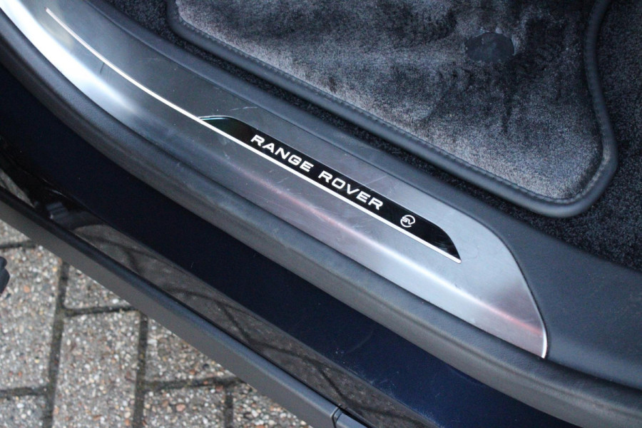 Land Rover Range Rover 4.4 V8 P530 SV LWB AWD AUTOMAAT | PANORAMISCH SCHUIF/KANTEL DAK | MEESTURENDE ACHTERAS | ELEKTRISCH WEGKLAPBARE TREKHAAK | SV INTERIEUR FIRST CLASS CABIN PACK (TWEE VOLLEDIG VERTELBARE ACHTERSTOELEN MET SCHERMEN EN KOELKAST) (RSE) | 23" OBLIVN VELGEN | LUCHTVERING | MASSAGE FUNCTIE OP ALLE STOELEN INCL. VERWARMING EN KOELING | VOORRUIT/STUUR VERWARMING | PRIVACY GLASS | LEDEREN BEKLEDING SEMI ANILINE/EBONY | ADAPTIVE CRUISE CONTROL | ALLE STOELEN ELEKTRISCH VERSTELBAAR 24 VOUDIG | 360° CAMERA | HEMELBEKLEDING LEDER EBONY | DODEHOEK DETECTIE | HEAD UP DISPLAY | SOFT CLO