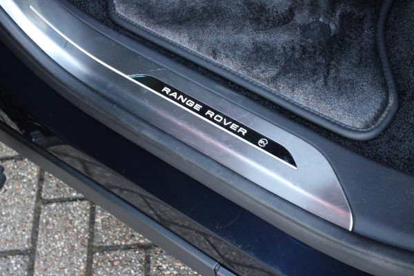 Land Rover Range Rover 4.4 V8 P530 SV LWB AWD AUTOMAAT | PANORAMISCH SCHUIF/KANTEL DAK | MEESTURENDE ACHTERAS | ELEKTRISCH WEGKLAPBARE TREKHAAK | SV INTERIEUR FIRST CLASS CABIN PACK (TWEE VOLLEDIG VERTELBARE ACHTERSTOELEN MET SCHERMEN EN KOELKAST) (RSE) | 23" OBLIVN VELGEN | LUCHTVERING | MASSAGE FUNCTIE OP ALLE STOELEN INCL. VERWARMING EN KOELING | VOORRUIT/STUUR VERWARMING | PRIVACY GLASS | LEDEREN BEKLEDING SEMI ANILINE/EBONY | ADAPTIVE CRUISE CONTROL | ALLE STOELEN ELEKTRISCH VERSTELBAAR 24 VOUDIG | 360° CAMERA | HEMELBEKLEDING LEDER EBONY | DODEHOEK DETECTIE | HEAD UP DISPLAY | SOFT CLO
