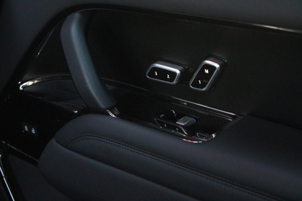 Land Rover Range Rover 4.4 V8 P530 SV LWB AWD AUTOMAAT | PANORAMISCH SCHUIF/KANTEL DAK | MEESTURENDE ACHTERAS | ELEKTRISCH WEGKLAPBARE TREKHAAK | SV INTERIEUR FIRST CLASS CABIN PACK (TWEE VOLLEDIG VERTELBARE ACHTERSTOELEN MET SCHERMEN EN KOELKAST) (RSE) | 23" OBLIVN VELGEN | LUCHTVERING | MASSAGE FUNCTIE OP ALLE STOELEN INCL. VERWARMING EN KOELING | VOORRUIT/STUUR VERWARMING | PRIVACY GLASS | LEDEREN BEKLEDING SEMI ANILINE/EBONY | ADAPTIVE CRUISE CONTROL | ALLE STOELEN ELEKTRISCH VERSTELBAAR 24 VOUDIG | 360° CAMERA | HEMELBEKLEDING LEDER EBONY | DODEHOEK DETECTIE | HEAD UP DISPLAY | SOFT CLO