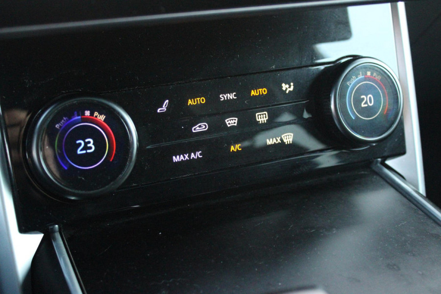 Land Rover Range Rover 4.4 V8 P530 SV LWB AWD AUTOMAAT | PANORAMISCH SCHUIF/KANTEL DAK | MEESTURENDE ACHTERAS | ELEKTRISCH WEGKLAPBARE TREKHAAK | SV INTERIEUR FIRST CLASS CABIN PACK (TWEE VOLLEDIG VERTELBARE ACHTERSTOELEN MET SCHERMEN EN KOELKAST) (RSE) | 23" OBLIVN VELGEN | LUCHTVERING | MASSAGE FUNCTIE OP ALLE STOELEN INCL. VERWARMING EN KOELING | VOORRUIT/STUUR VERWARMING | PRIVACY GLASS | LEDEREN BEKLEDING SEMI ANILINE/EBONY | ADAPTIVE CRUISE CONTROL | ALLE STOELEN ELEKTRISCH VERSTELBAAR 24 VOUDIG | 360° CAMERA | HEMELBEKLEDING LEDER EBONY | DODEHOEK DETECTIE | HEAD UP DISPLAY | SOFT CLO