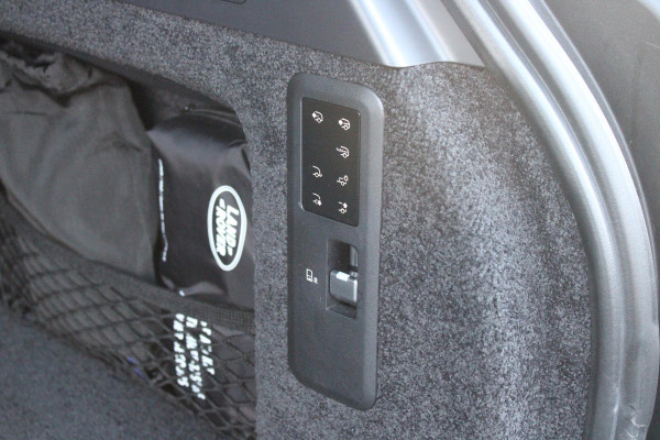 Land Rover Range Rover 4.4 V8 P530 SV LWB AWD AUTOMAAT | PANORAMISCH SCHUIF/KANTEL DAK | MEESTURENDE ACHTERAS | ELEKTRISCH WEGKLAPBARE TREKHAAK | SV INTERIEUR FIRST CLASS CABIN PACK (TWEE VOLLEDIG VERTELBARE ACHTERSTOELEN MET SCHERMEN EN KOELKAST) (RSE) | 23" OBLIVN VELGEN | LUCHTVERING | MASSAGE FUNCTIE OP ALLE STOELEN INCL. VERWARMING EN KOELING | VOORRUIT/STUUR VERWARMING | PRIVACY GLASS | LEDEREN BEKLEDING SEMI ANILINE/EBONY | ADAPTIVE CRUISE CONTROL | ALLE STOELEN ELEKTRISCH VERSTELBAAR 24 VOUDIG | 360° CAMERA | HEMELBEKLEDING LEDER EBONY | DODEHOEK DETECTIE | HEAD UP DISPLAY | SOFT CLO