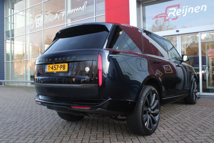 Land Rover Range Rover 4.4 V8 P530 SV LWB AWD AUTOMAAT | PANORAMISCH SCHUIF/KANTEL DAK | MEESTURENDE ACHTERAS | ELEKTRISCH WEGKLAPBARE TREKHAAK | SV INTERIEUR FIRST CLASS CABIN PACK (TWEE VOLLEDIG VERTELBARE ACHTERSTOELEN MET SCHERMEN EN KOELKAST) (RSE) | 23" OBLIVN VELGEN | LUCHTVERING | MASSAGE FUNCTIE OP ALLE STOELEN INCL. VERWARMING EN KOELING | VOORRUIT/STUUR VERWARMING | PRIVACY GLASS | LEDEREN BEKLEDING SEMI ANILINE/EBONY | ADAPTIVE CRUISE CONTROL | ALLE STOELEN ELEKTRISCH VERSTELBAAR 24 VOUDIG | 360° CAMERA | HEMELBEKLEDING LEDER EBONY | DODEHOEK DETECTIE | HEAD UP DISPLAY | SOFT CLO