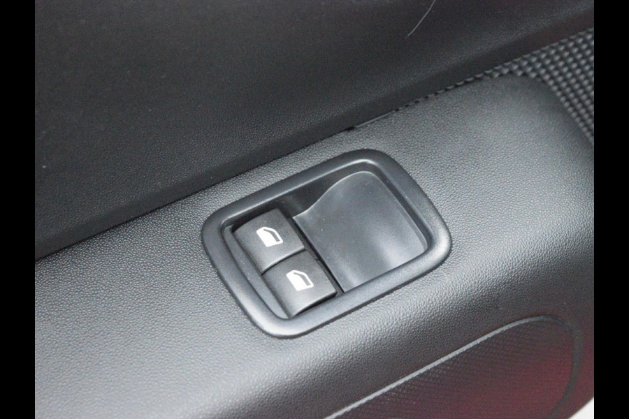 Citroën C3 1.2 PureTech Feel | CRUISECONTROL | CARPLAY | E.C.C. | ZWART DAK |