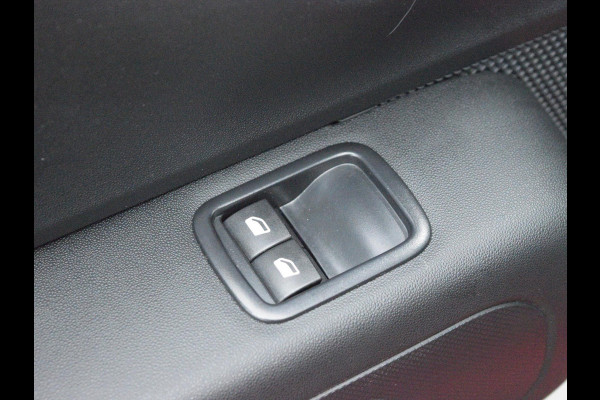 Citroën C3 1.2 PureTech Feel | CRUISECONTROL | CARPLAY | E.C.C. | ZWART DAK |