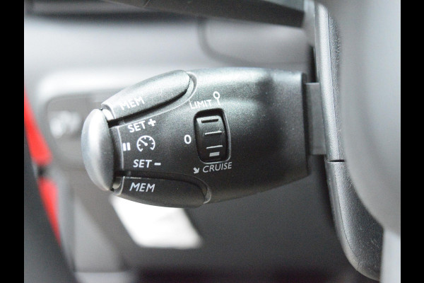 Citroën C3 1.2 PureTech Feel | CRUISECONTROL | CARPLAY | E.C.C. | ZWART DAK |