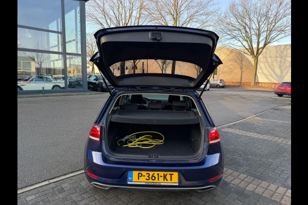 Volkswagen e-Golf e-Golf VERWACHT SOH 90% | ACHTERUITRIJ CAMERA | DIG. DASH| DODE HOEK| CARPLAY| STOELVERWARMING| LEUKE COMPLETE AUTO| RIJKLAAR INCL. 12 MND BOVAG GARANTIE