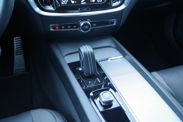 Volvo V60 2.0 B3 163 PK R-Design, Panoramadak, Harman/Kardon, Trekhaak, Leder, Sportstoelen