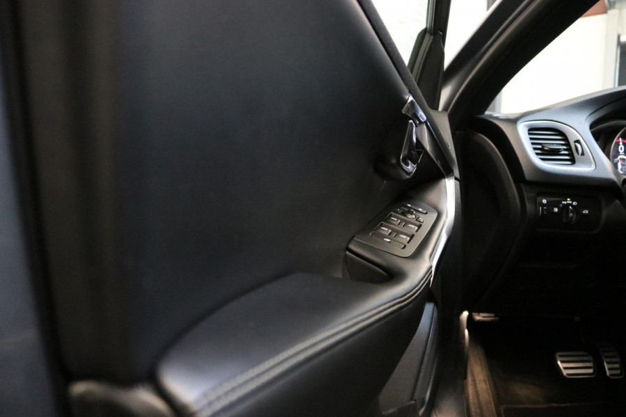 Volvo V40 2.0 T4 Business Sport | 2X R Design | Navi | NAP | NL AUTO |