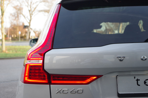 Volvo XC60 2.0 T6 350 PK Plug-in Hybrid LongRange AWD Plus Bright, Panoramadak, Bowers & Wilkins Sound, Leder