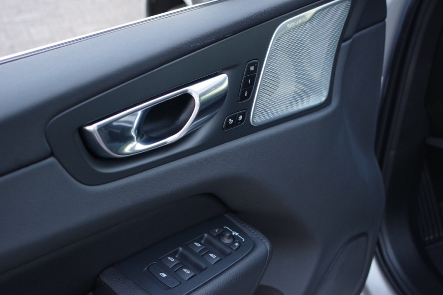 Volvo XC60 2.0 T6 350 PK Plug-in Hybrid LongRange AWD Plus Bright, Panoramadak, Bowers & Wilkins Sound, Leder