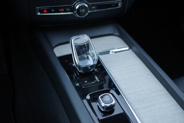 Volvo XC60 2.0 T6 350 PK Plug-in Hybrid LongRange AWD Plus Bright, Panoramadak, Bowers & Wilkins Sound, Leder