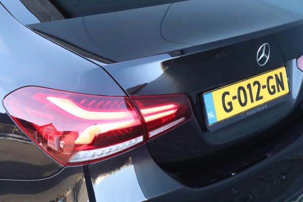 Mercedes-Benz A-Klasse 180 AMG | PANO | Sfeerverlichting | Camera | Nette auto!