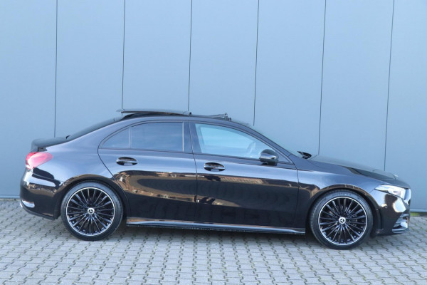 Mercedes-Benz A-Klasse 180 AMG | PANO | Sfeerverlichting | Camera | Nette auto!