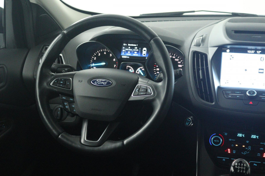 Ford Kuga 1.5 EcoBoost Titanium (TREKHAAK, STOEL/STUUR VERWARMING, NAVIGATIE, PARKEERSENSOREN)