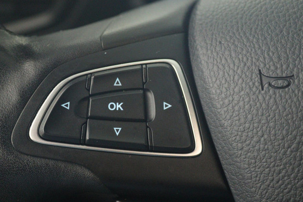 Ford Kuga 1.5 EcoBoost Titanium (TREKHAAK, STOEL/STUUR VERWARMING, NAVIGATIE, PARKEERSENSOREN)