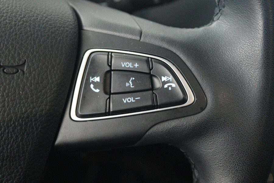 Ford Kuga 1.5 EcoBoost Titanium (TREKHAAK, STOEL/STUUR VERWARMING, NAVIGATIE, PARKEERSENSOREN)