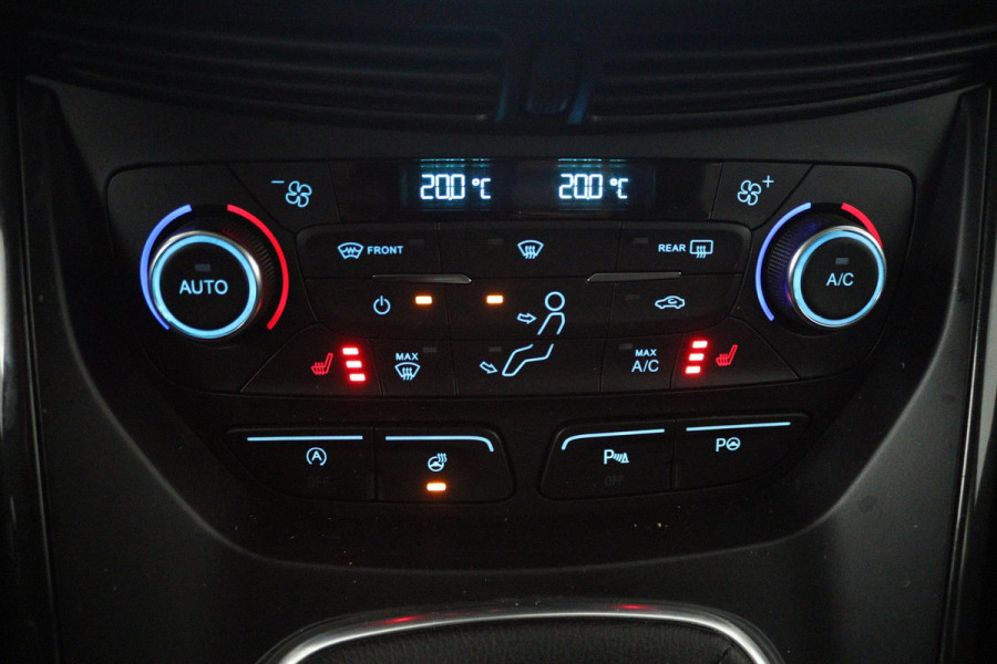 Ford Kuga 1.5 EcoBoost Titanium (TREKHAAK, STOEL/STUUR VERWARMING, NAVIGATIE, PARKEERSENSOREN)