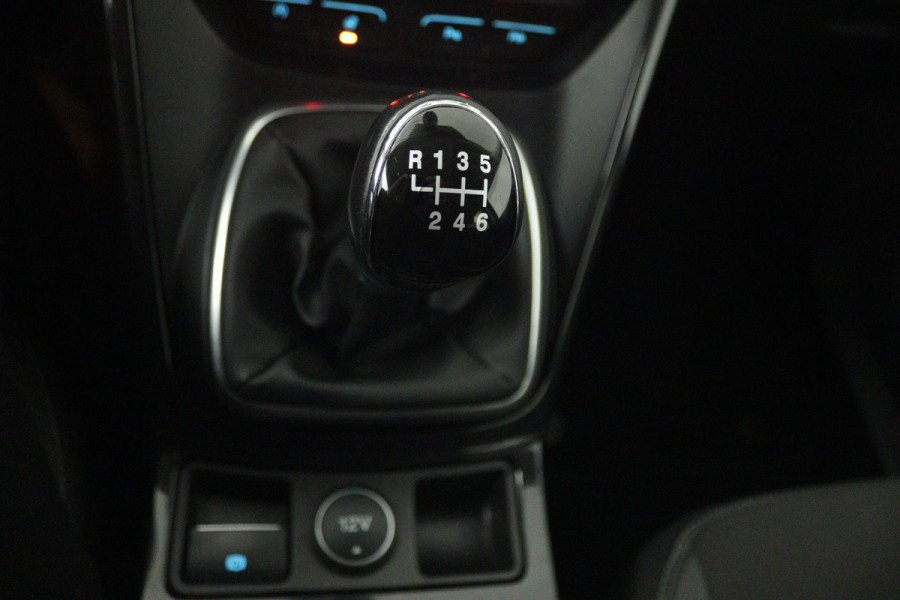 Ford Kuga 1.5 EcoBoost Titanium (TREKHAAK, STOEL/STUUR VERWARMING, NAVIGATIE, PARKEERSENSOREN)