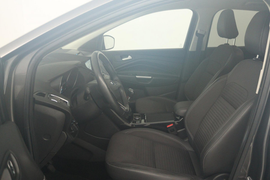 Ford Kuga 1.5 EcoBoost Titanium (TREKHAAK, STOEL/STUUR VERWARMING, NAVIGATIE, PARKEERSENSOREN)