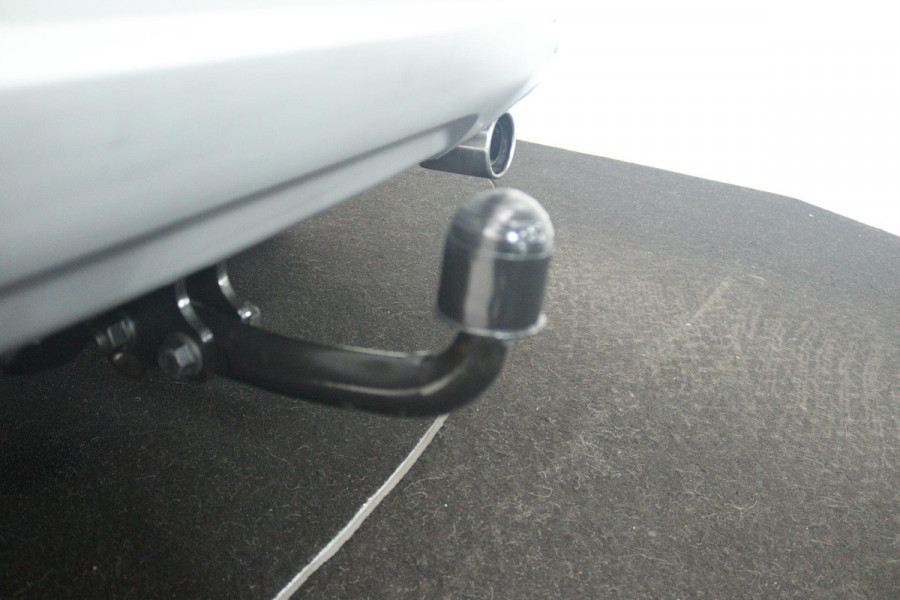 Ford Kuga 1.5 EcoBoost Titanium (TREKHAAK, STOEL/STUUR VERWARMING, NAVIGATIE, PARKEERSENSOREN)