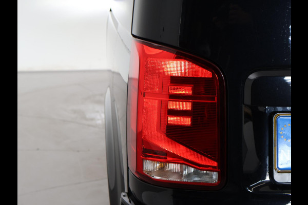 Volkswagen Transporter CARAVELLE 2.0 TDI 204 PK D.C. + LEDER | MEMORY | 2 ELEKTR. SCHUIFDEUREN | VIRTUAL COCKPIT | TREKHAAK
