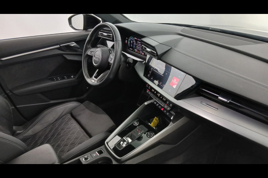 Audi A3 Sportback 40 TFSI e S-Line S-zetels ACC B&O El-klep Camera 19inch