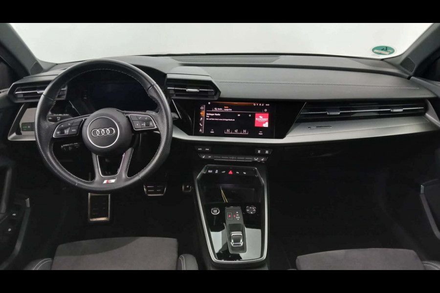 Audi A3 Sportback 40 TFSI e S-Line S-zetels ACC B&O El-klep Camera 19inch