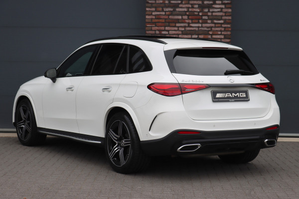 Mercedes-Benz GLC 300e 4MATIC Premium+ AMG Line Aut9 | Luchtvering | Achterasbesturing | Distronic+ | Burmester | Trekhaak | HUD | Verwarmd Stuurwiel | Digital Light | Keyless Go |