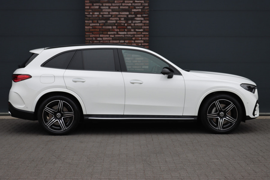 Mercedes-Benz GLC 300e 4MATIC Premium+ AMG Line Aut9 | Luchtvering | Achterasbesturing | Distronic+ | Burmester | Trekhaak | HUD | Verwarmd Stuurwiel | Digital Light | Keyless Go |