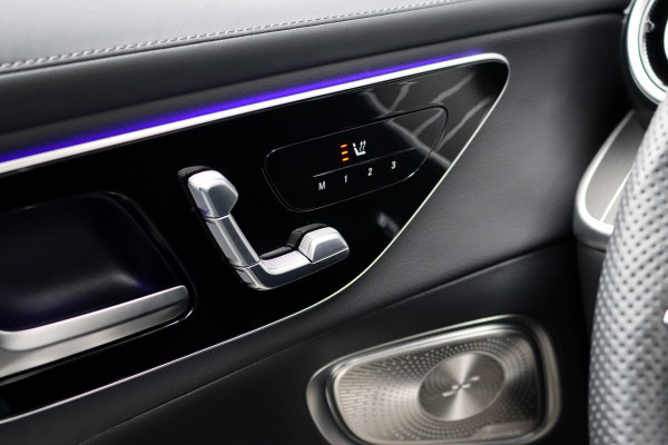Mercedes-Benz GLC 300e 4MATIC Premium+ AMG Line Aut9 | Luchtvering | Achterasbesturing | Distronic+ | Burmester | Trekhaak | HUD | Verwarmd Stuurwiel | Digital Light | Keyless Go |
