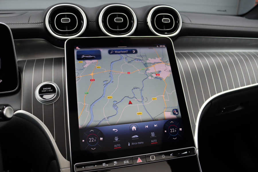 Mercedes-Benz GLC 300e 4MATIC Premium+ AMG Line Aut9 | Luchtvering | Achterasbesturing | Distronic+ | Burmester | Trekhaak | HUD | Verwarmd Stuurwiel | Digital Light | Keyless Go |