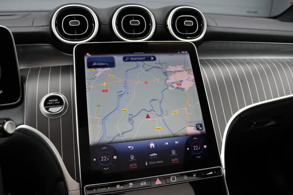 Mercedes-Benz GLC 300e 4MATIC Premium+ AMG Line Aut9 | Luchtvering | Achterasbesturing | Distronic+ | Burmester | Trekhaak | HUD | Verwarmd Stuurwiel | Digital Light | Keyless Go |