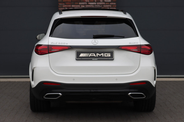 Mercedes-Benz GLC 300e 4MATIC Premium+ AMG Line Aut9 | Luchtvering | Achterasbesturing | Distronic+ | Burmester | Trekhaak | HUD | Verwarmd Stuurwiel | Digital Light | Keyless Go |