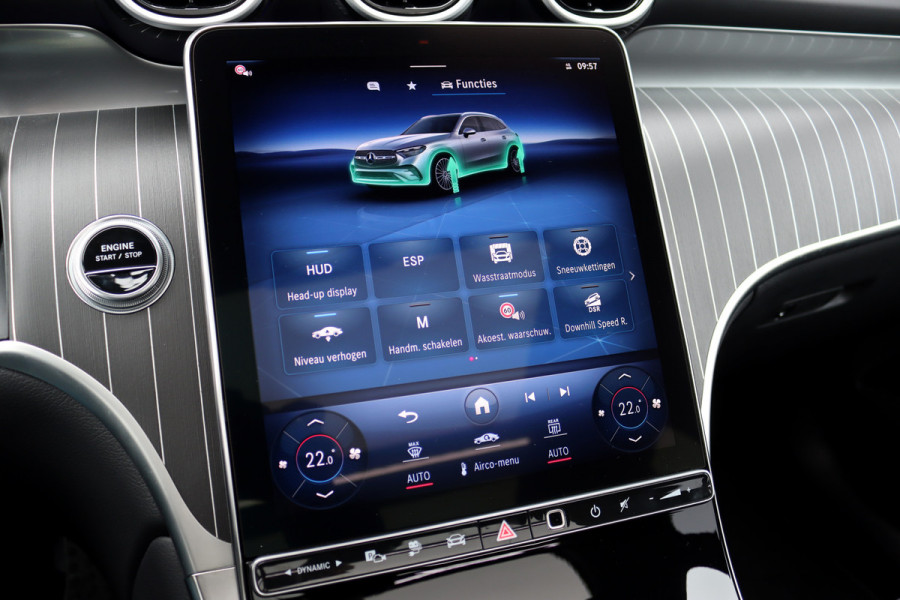 Mercedes-Benz GLC 300e 4MATIC Premium+ AMG Line Aut9 | Luchtvering | Achterasbesturing | Distronic+ | Burmester | Trekhaak | HUD | Verwarmd Stuurwiel | Digital Light | Keyless Go |