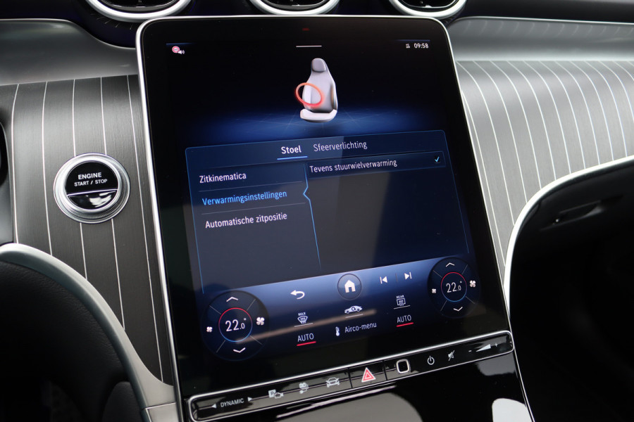 Mercedes-Benz GLC 300e 4MATIC Premium+ AMG Line Aut9 | Luchtvering | Achterasbesturing | Distronic+ | Burmester | Trekhaak | HUD | Verwarmd Stuurwiel | Digital Light | Keyless Go |