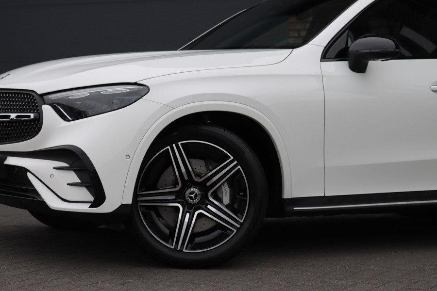 Mercedes-Benz GLC 300e 4MATIC Premium+ AMG Line Aut9 | Luchtvering | Achterasbesturing | Distronic+ | Burmester | Trekhaak | HUD | Verwarmd Stuurwiel | Digital Light | Keyless Go |