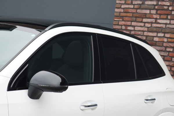 Mercedes-Benz GLC 300e 4MATIC Premium+ AMG Line Aut9 | Luchtvering | Achterasbesturing | Distronic+ | Burmester | Trekhaak | HUD | Verwarmd Stuurwiel | Digital Light | Keyless Go |